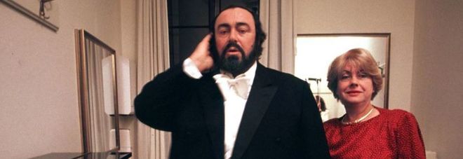 Parla Adua, ex moglie di Pavarotti, a 11 anni dalla morte del Maestro: «Non fu vita facile»