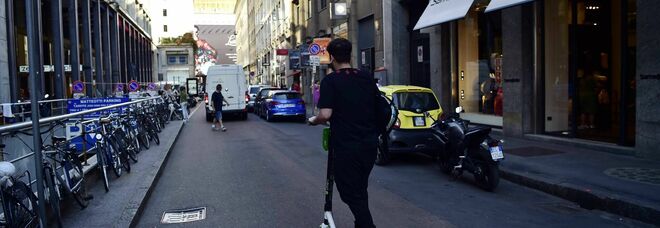 Perde il controllo del monopattino, cade e batte la testa: grave