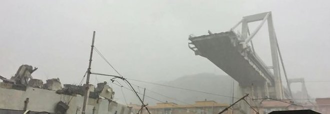 Morandi, ingegnere ai pm: «Ponte giù
per una bobina caduta da un tir» Morandi, ingegnere ai pm: «Ponte giù
per una bobina caduta da un tir»