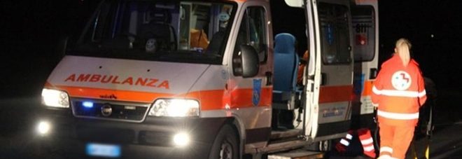 Frontale tra due auto: ragazza muore a 25 anni, altre due sono gravi