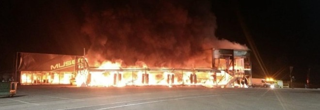 Incendio nel paddock: bruciano le MotoE, slitta il mondiale