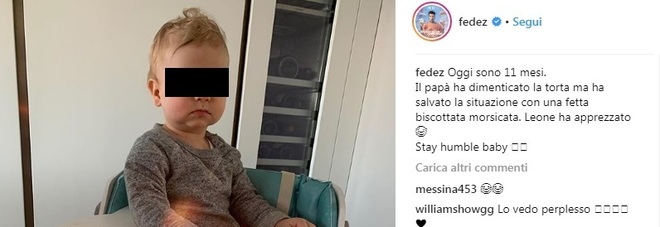 Fedez dimentica la torta
per il complemese di Leone
e "si salva" in modo bizzarro