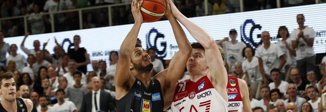 Finale scudetto, Trento-Milano 77-74: la serie adesso è sul 2-2
