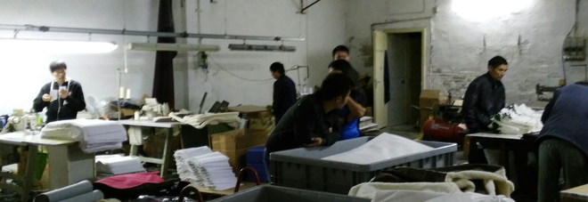 Operai in nero nei laboratori cinesi Ispettori Inps chiudono due aziende Operai in nero nei laboratori cinesi Ispettori Inps chiudono due aziende