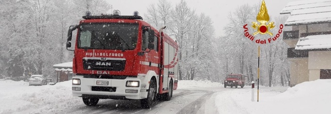Neve. Intervento dei vigili del fuoco in Cansiglio, oggi 5 maggio