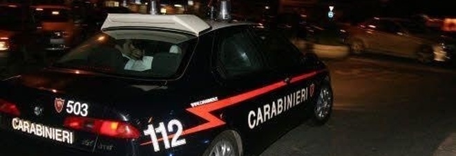 Mamma scopre che l'ex amante ha una relazione con la figlia: volano schiaffi