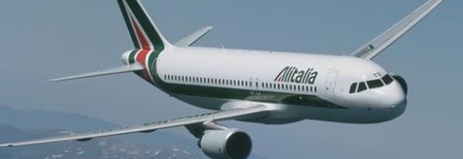 Alitalia, ipotesi aiuto di Stato, prestito ponte da 400 milioni nel mirino Ue Alitalia, ipotesi aiuto di Stato, prestito ponte da 400 milioni nel mirino Ue