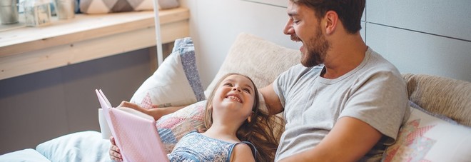 Manovra, congedo obbligatorio per i papà nel 2019 sale a 5 giorni Manovra, congedo obbligatorio per i papà nel 2019 sale a 5 giorni