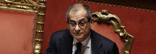 Tria in commissione non accetta domande: «Non è un'audizione, sennò me ne vado» Tria in commissione non accetta domande: «Non è un'audizione, sennò me ne vado»