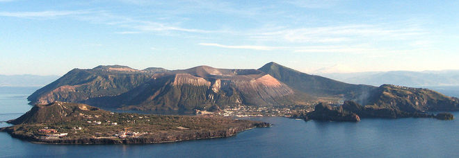 Il punto nascita è chiuso, costretta a partorire all'eliporto delle Eolie Il punto nascita è chiuso, costretta a partorire all'eliporto delle Eolie