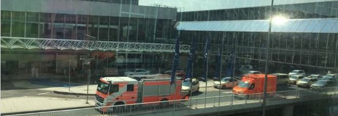 Aeroporto di Francoforte, famiglia salta i controlli e fa scattare l'allarme attentato: evacuato il Terminal 1