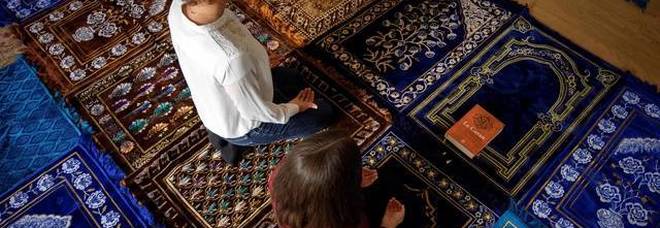 Francia, due donne imame guidano la preghiera in moschea
