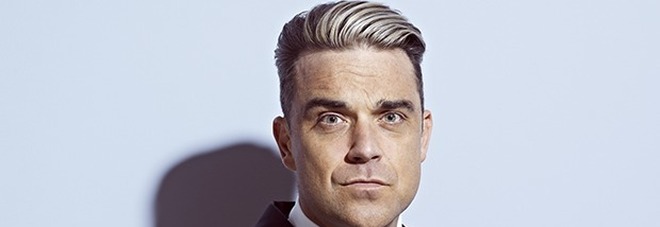Robbie Williams ammette: «Troppo botox, non muovo più la fronte»