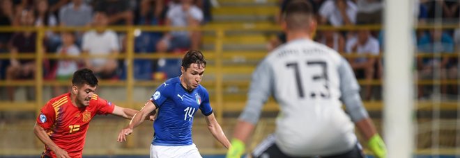 Federico Chiesa segna il gol del pareggio azzurro