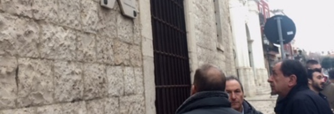Foibe: danneggiata la lapide commemorativa Foibe: danneggiata la lapide commemorativa