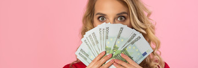 Il contante batte le carte di credito, usato soprattutto da donne e da giovanissimi