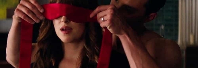 I giovani lo fanno strano: è boom di sex toys. Su internet ricerche aumentate del 143%. E la caccia al gadget hot avviene soprattutto... in ufficio