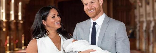Royal Baby, Archie non fa dormire Harry e Meghan. Ma al principe non importa: «Non potrei stare senza di lui»