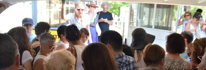 Borseggiatrici "prigioniere" del vaporetto: ecco cosa è successo a Venezia Borseggiatrici "prigioniere" del vaporetto: ecco cosa è successo a Venezia