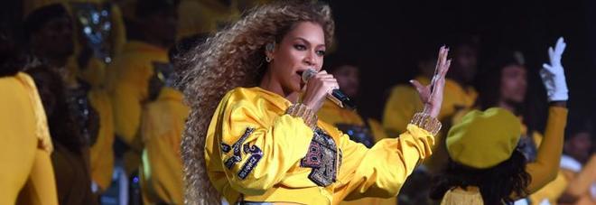 L'esibizione di Beyoncé alla serata principale del Coachella ha lasciato tutti a bocca aperta. L'esibizione di Beyoncé alla serata principale del Coachella ha lasciato tutti a bocca aperta.