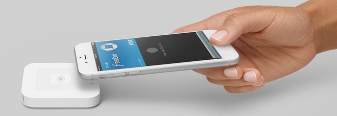 Apple Pay anche con CartaSi, accordo entro la fine dell'anno. Ecco con quali carte si può già usare Apple Pay anche con CartaSi, accordo entro la fine dell'anno. Ecco con quali carte si può già usare