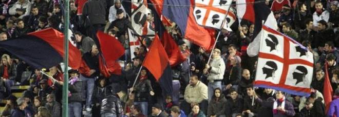 Cagliari, pugno duro contro i tifosi: tre ultras espulsi a vita per cori razzisti