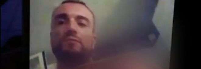 Guè Pequeno fa
autoerotismo e il video
finisce su Instagram