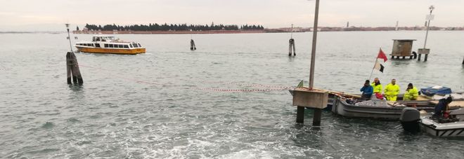 L'elica rompe tubo dell'acquedotto: forte calo di pressione nei rubinetti L'elica rompe tubo dell'acquedotto: forte calo di pressione nei rubinetti