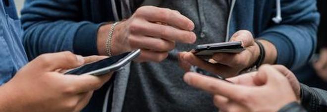 «Un uso eccessivo del cellulare provoca il tumore al cervello»: il tribunale di Ivrea condanna l'Inail «Un uso eccessivo del cellulare provoca il tumore al cervello»: il tribunale di Ivrea condanna l'Inail