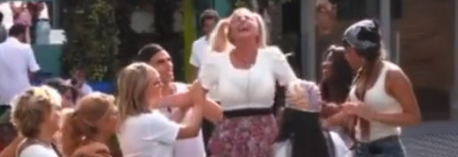 Francesca Cipriani si butta a terra e urla al Gf Vip: reazione choc dopo il messaggio del fidanzato