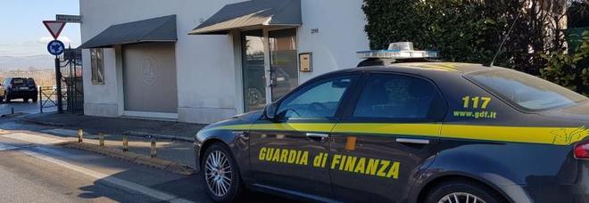 Sesso nel centro massaggi: cellulari al setaccio, 2 donne denunciate