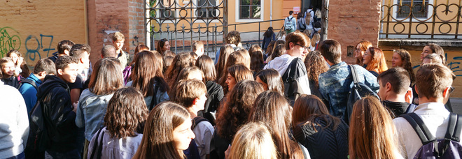 Ha un malore e si accascia in classe: infarto a 14 anni durante la lezione