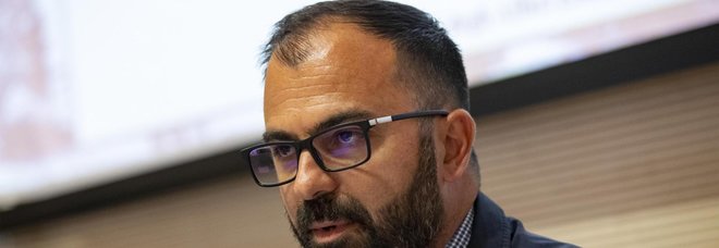 Crocifisso, Fioramonti: «Sono incredulo, un vespaio mediatico»