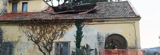 Licola, la “Reale delizia” dei
Borbone in abbandono Licola, la “Reale delizia” dei
Borbone in abbandono