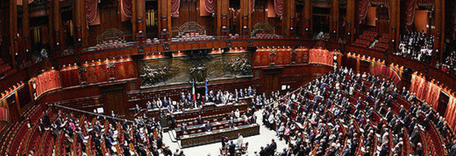 Si compongono le squadre
tra conta dei parlamentari
e prime guerre interne Si compongono le squadre
tra conta dei parlamentari
e prime guerre interne