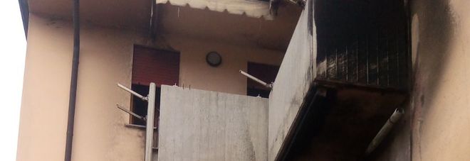 Esplode la bombola del gas liquido sul terrazzino, casa devastata Esplode la bombola del gas liquido sul terrazzino, casa devastata
