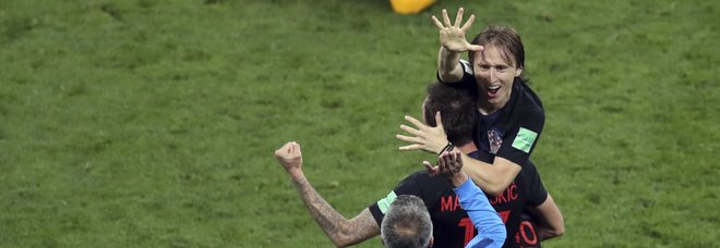 Croazia in festa, feste, cantie balli in tutte le piazze del Paese. Modric: «Non fermiamoci»