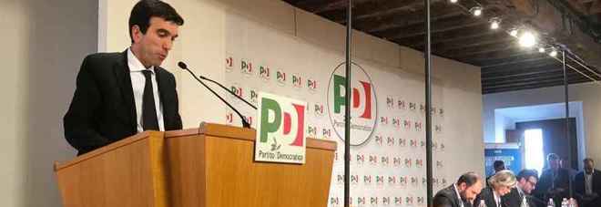 Pd, Martina: «Guiderò il partito con collegialità, M5S e Lega governino» Renzi: «Mi dimetto ma non mollo» Pd, Martina: «Guiderò il partito con collegialità, M5S e Lega governino» Renzi: «Mi dimetto ma non mollo»