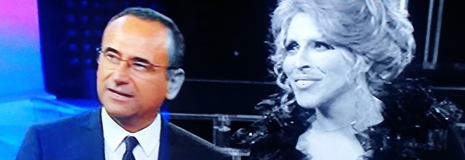 «Mina torna in tv»: ma è Federico Angelucci, standing ovation in studio «Mina torna in tv»: ma è Federico Angelucci, standing ovation in studio