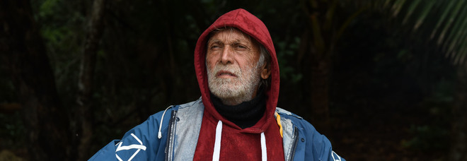 Isola dei Famosi 2019, Riccardo Fogli contro Marina La Rosa: «DI quello che pensi me ne sbatto le pa...lpebre» Isola dei Famosi 2019, Riccardo Fogli contro Marina La Rosa: «DI quello che pensi me ne sbatto le pa...lpebre»