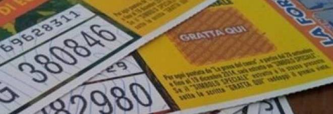 Ritrova un vecchio biglietto della lotteria e scopre di aver vinto un milione di euro. Ma non può ritirarlo... Ritrova un vecchio biglietto della lotteria e scopre di aver vinto un milione di euro. Ma non può ritirarlo...