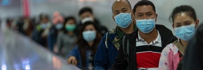 Coronavirus, l'Oms ora si scusa: «Rischio alto». A Roma è caccia alle mascherine