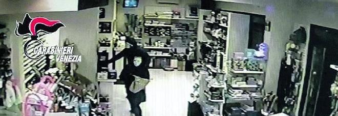 Rapinatori mascherati: sgominata la banda Rapinatori mascherati: sgominata la banda