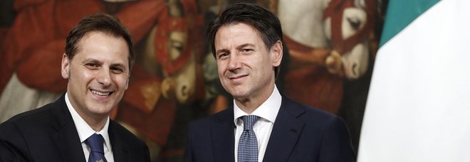 Conte vede Siri ma non scioglie il nodo: «Non mi lascio tirare per la giacca» Conte vede Siri ma non scioglie il nodo: «Non mi lascio tirare per la giacca»