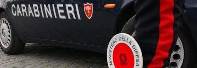 Padre esasperato uccide il figlio tossicodipendente: ammazzato col pestacarne durante una lite Padre esasperato uccide il figlio tossicodipendente: ammazzato col pestacarne durante una lite