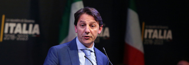 Il "ministro" M5S del Lavoro Tridico: «Ridurre l'orario per creare occupazione» Il "ministro" M5S del Lavoro Tridico: «Ridurre l'orario per creare occupazione»