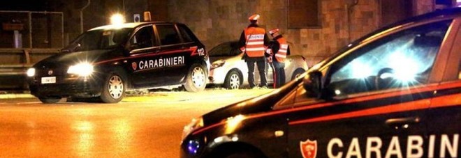 Urla, spintoni e schiaffi
in strada: scoppia la zuffa
per la ragazza contesa