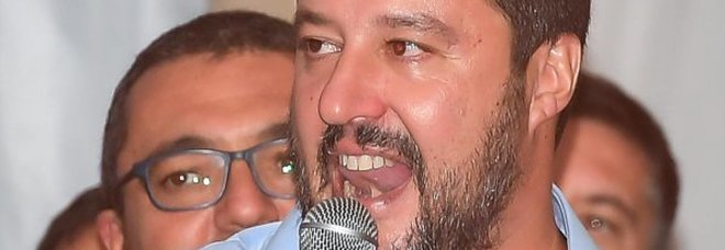 Sindaco Riace arrestato, Salvini: che dicono buonisti che vogliono Italia piena di immigrati? Sindaco Riace arrestato, Salvini: che dicono buonisti che vogliono Italia piena di immigrati?