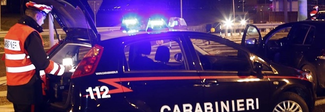 Moroso conteso fra figlie: si trovano in piazza per chiarire, finisce a botte Moroso conteso fra figlie: si trovano in piazza per chiarire, finisce a botte