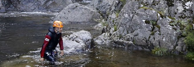 Corsica, 5 morti travolti da piana anomala durante canyoning: anche bimba di 7 anni e suo padre Corsica, 5 morti travolti da piana anomala durante canyoning: anche bimba di 7 anni e suo padre